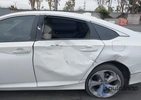 2018 Honda Accord Touring z USA, uszkodzony, nr VIN 1HGCV1F95JA108539